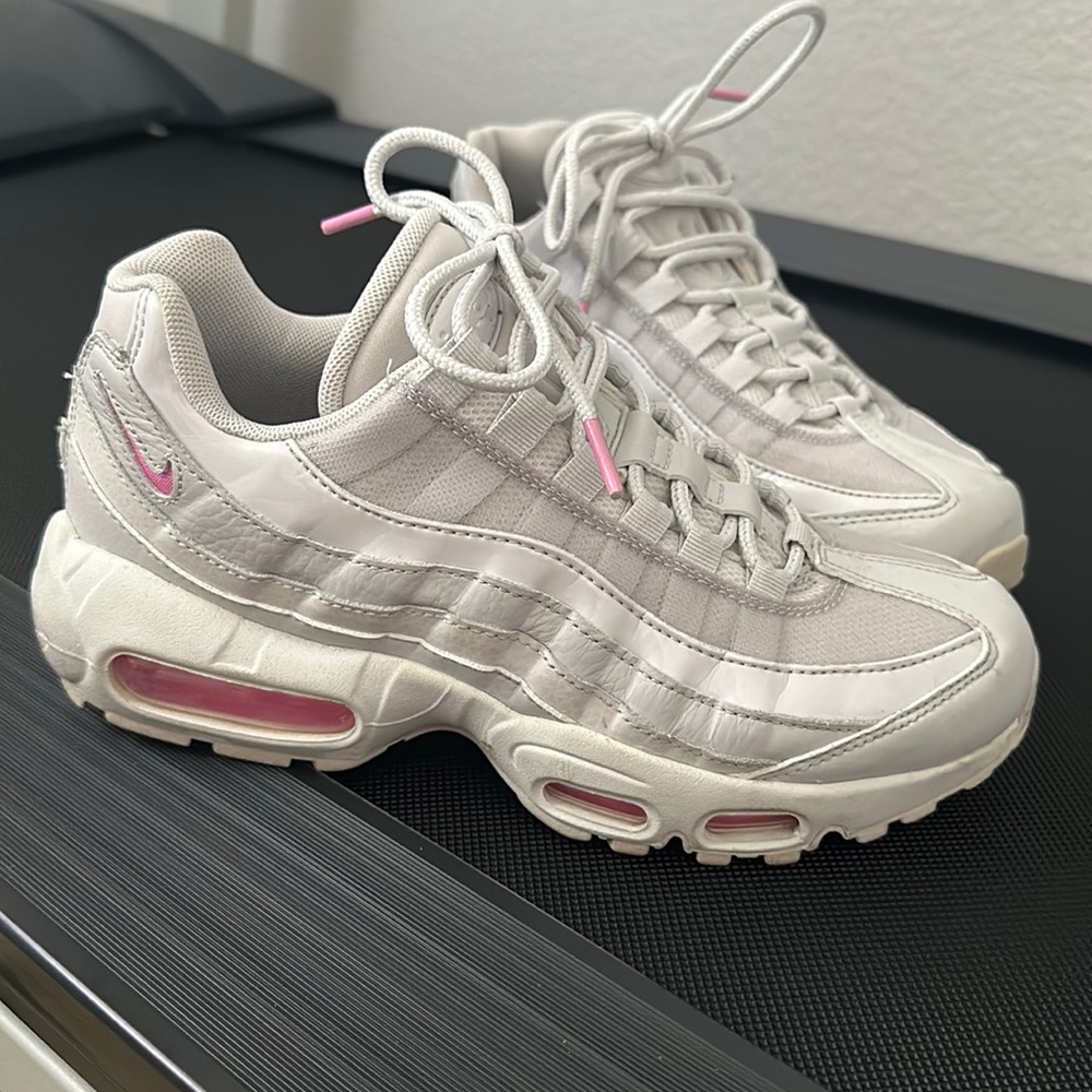 Nike Air Max 95size 7 grey and pink